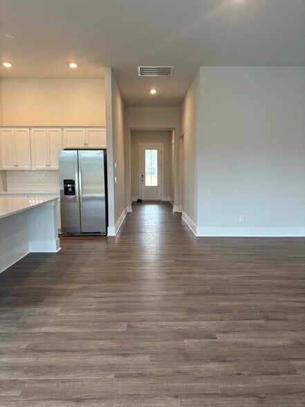 Building Photo - 5093 Roundhead Dr