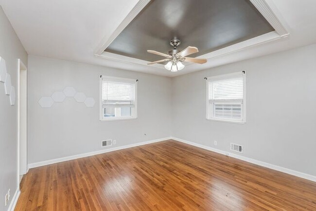 Building Photo - Fantastic 4 Bedroom Home In Great North Indy Location!