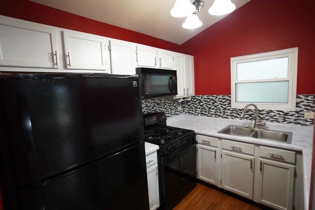 Building Photo - 361 Farnsworth Ct