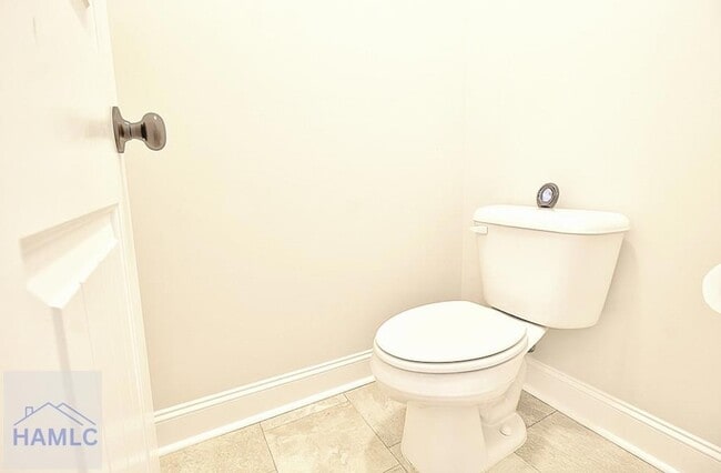 Building Photo - 220 Fairview Dr NE