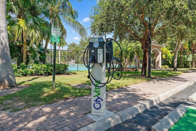 Building Photo - 2809 Amalei Dr