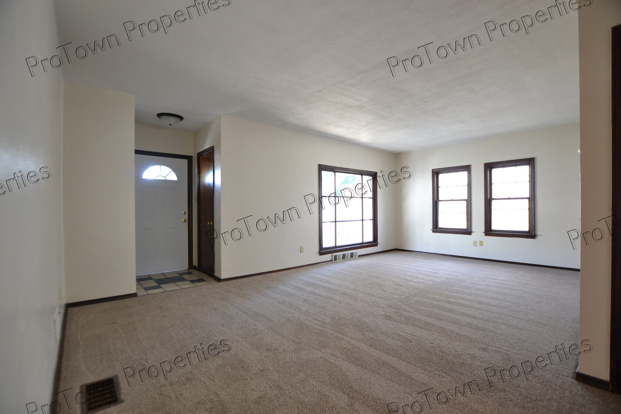 Building Photo - 719 Cowles Ave