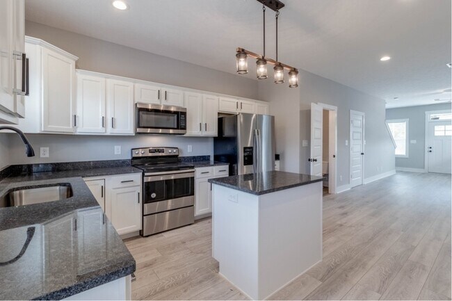 Building Photo - 827 Charlotte St