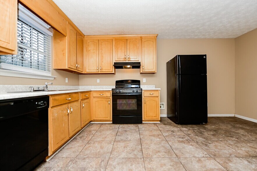 Building Photo - 5718 Rockingwood Dr