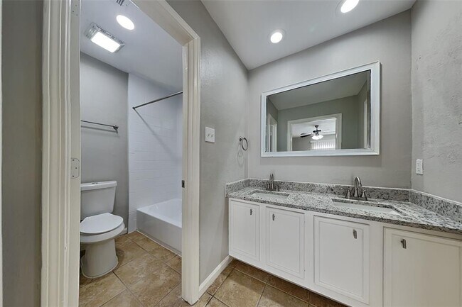 Building Photo - 9 Briervine Ct