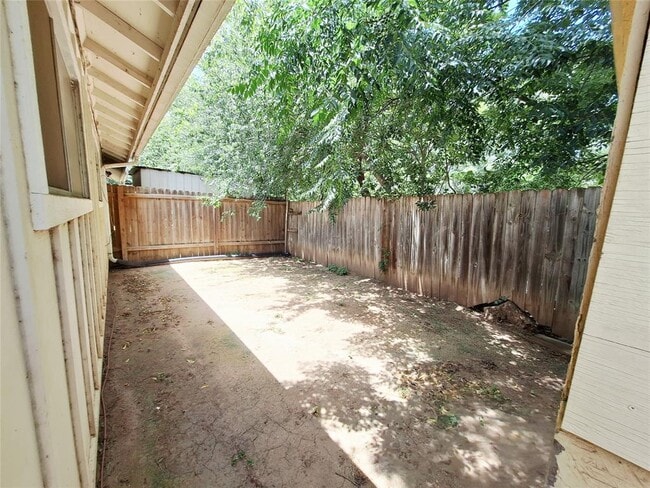 Building Photo - 1200 Inland Greens