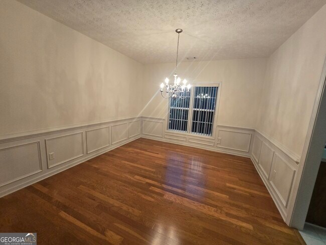 Building Photo - 3490 Southpointe Hill Dr NE