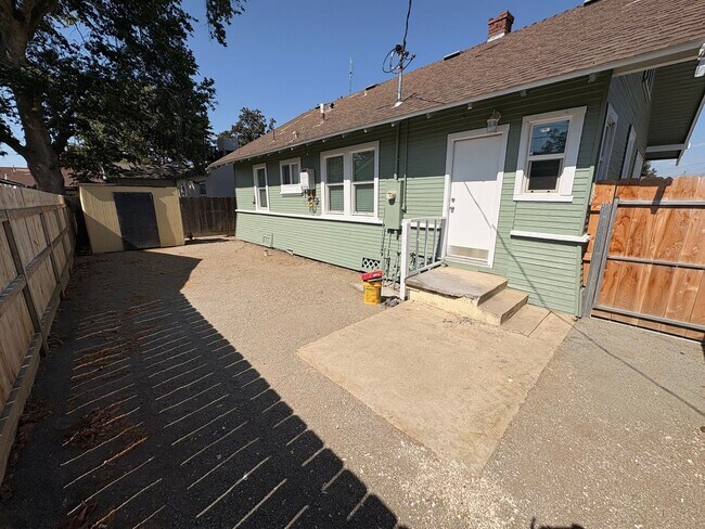Building Photo - 1029 N Highland St