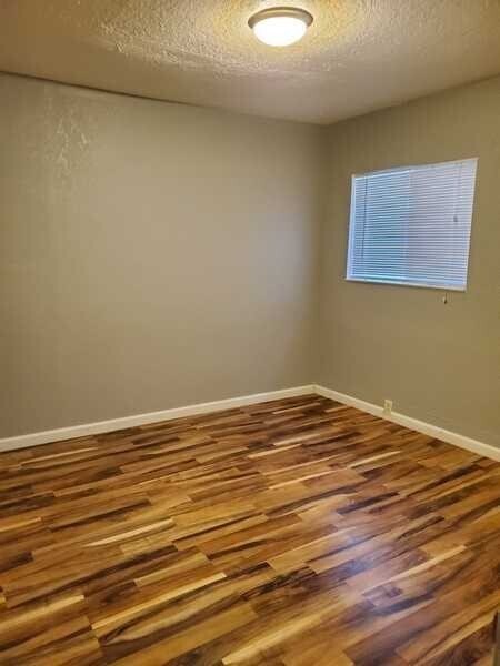 Building Photo - I302RS