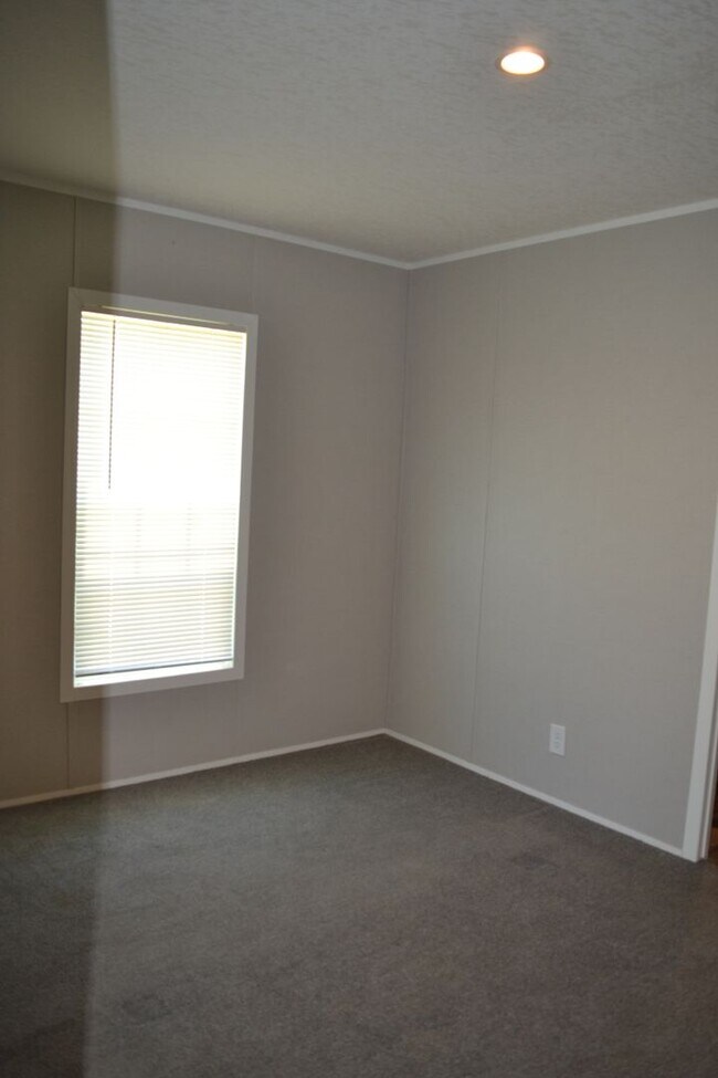 Building Photo - 155 Liles Dr