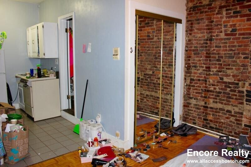 Building Photo - 40 Anderson St