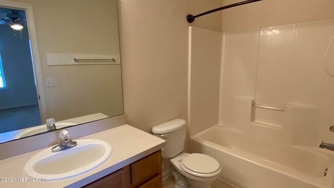 Building Photo - 445 Scrub Jay Dr