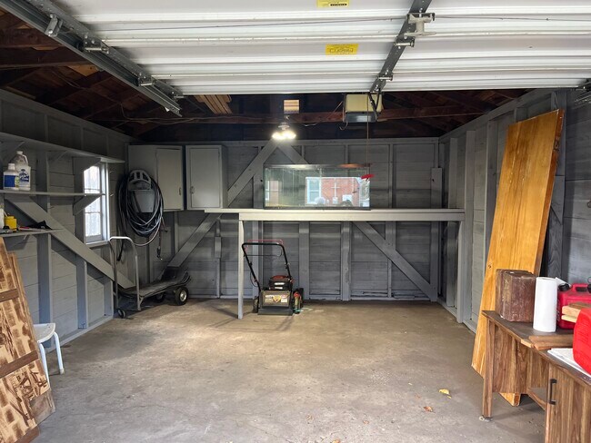 Garage - 23501 Geneva St