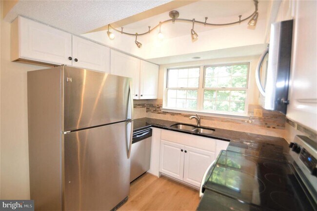 Building Photo - 12109 Green Ledge Ct