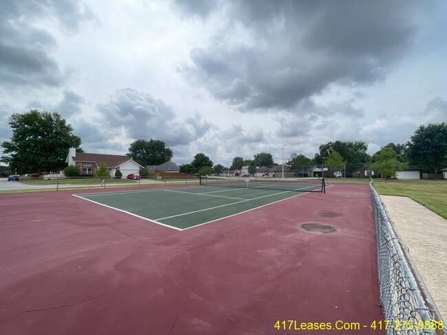 Building Photo - 834 S Duke Ave