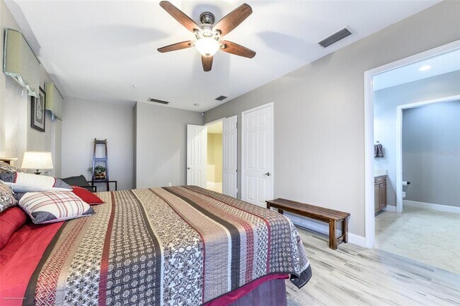 Building Photo - 10300 Tarpon Landings Terrace