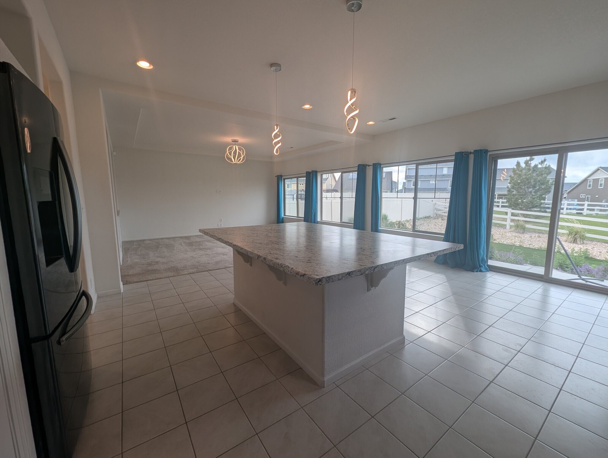 Building Photo - 5325 Ventura St