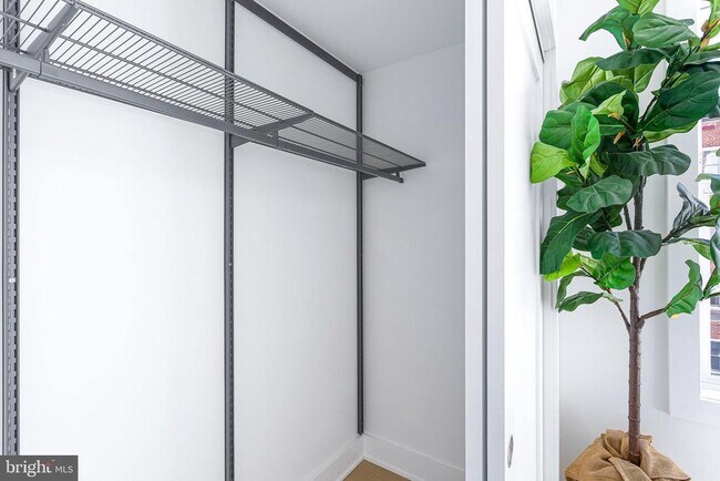 Building Photo - 2116 Kalorama Rd NW