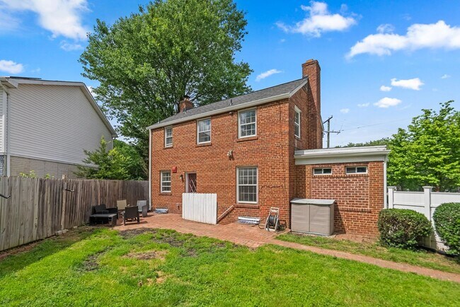 Building Photo - 2200 Windham Ln