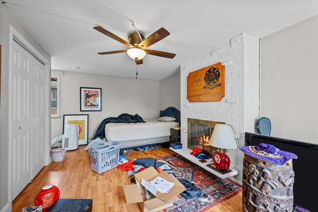 Building Photo - Gorgeous Three Bedroom home  in Sunnyside!