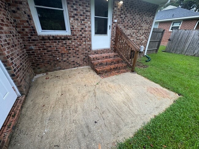 Building Photo - 3116 Plantation Dr