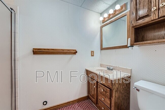 Building Photo - 11516 W 102nd Pl