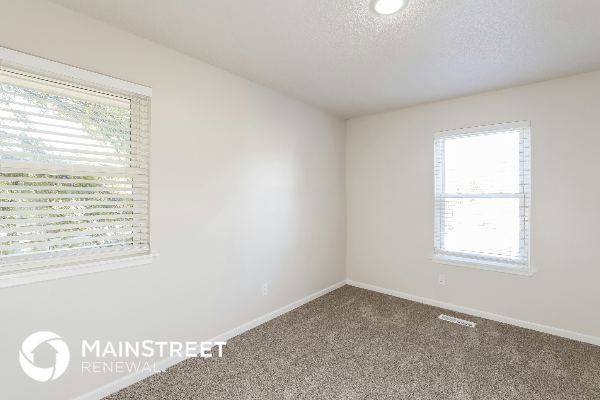 Building Photo - 1401 NE 114 St