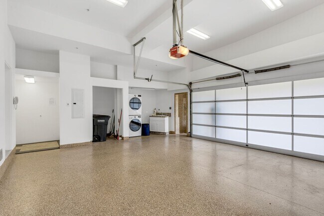 Building Photo - 3 Bed 3 Bath Ocean View, Penthouse "Mark Singer" Residence in Downtown Laguna Beach