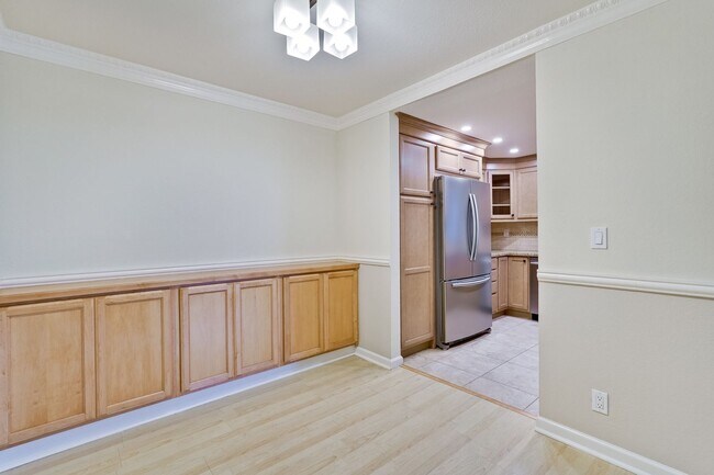 Building Photo - 2/2 Downstairs Condo in a Great Location Nestled Behind EBAY in The Hamilton Corners Community