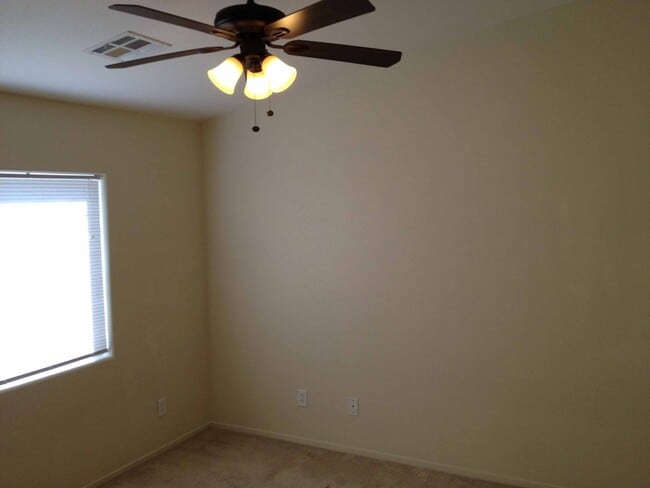 Building Photo - Two Story townhouse with one car garage.