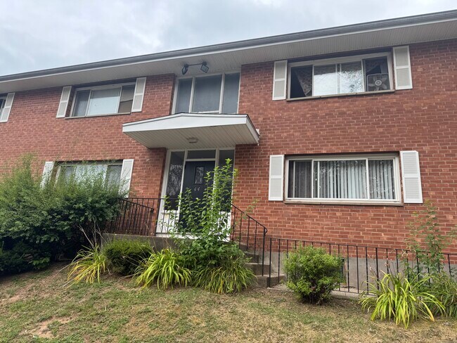 Building Photo - 44 Racebrook Dr