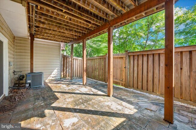 Building Photo - 4576 Fair Valley Dr