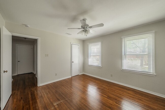 Building Photo - 3-Bedroom in Westworth Village!
