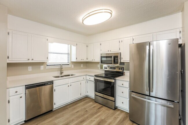 Building Photo - 338 St Patrick Dr SW