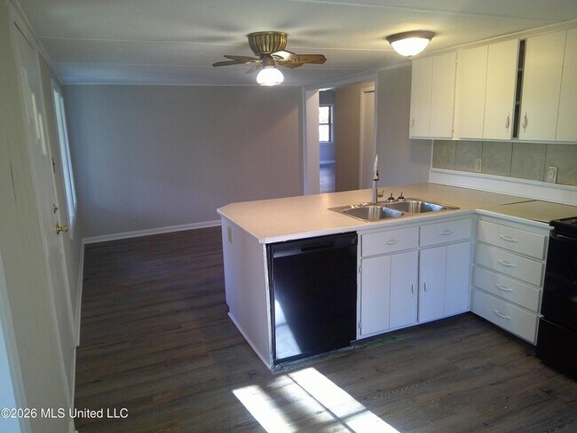 Building Photo - 779 Ridge Crest Dr