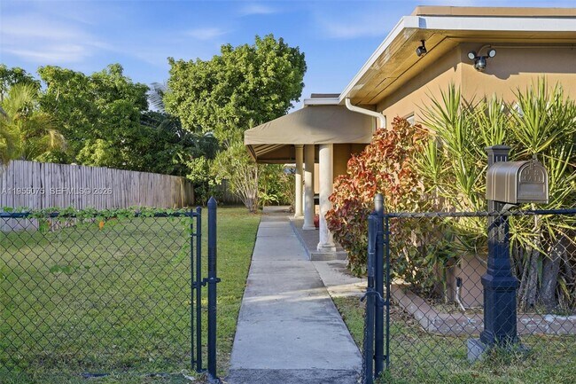 Building Photo - 2445 SW 18th St