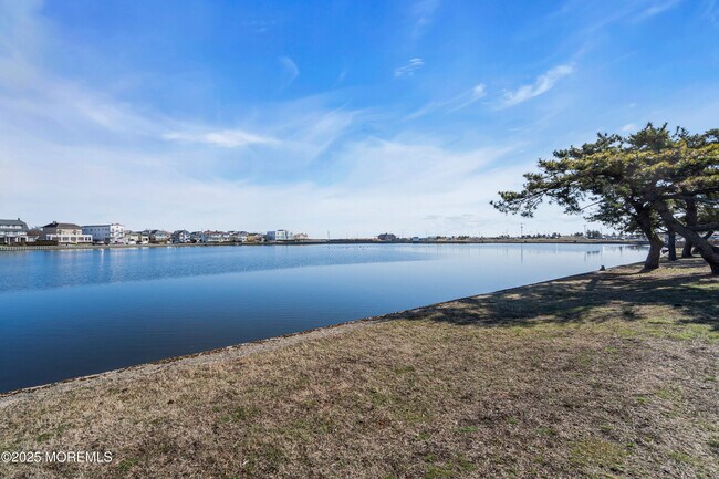 Building Photo - 306 Deal Lake Dr