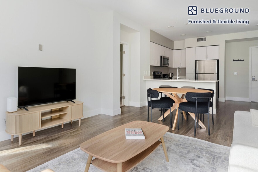 Building Photo - 3889 Artist Walk Common