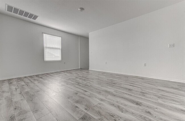 Building Photo - 2704 Shimsham Dr