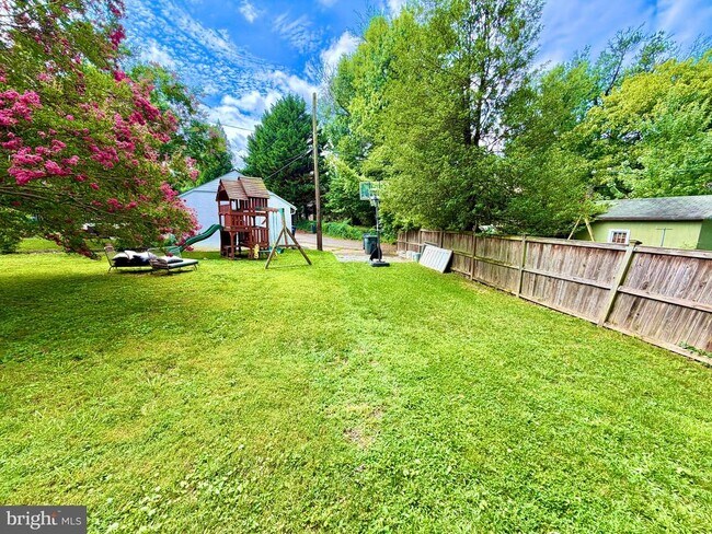 Building Photo - 7538 Morningside Dr NW