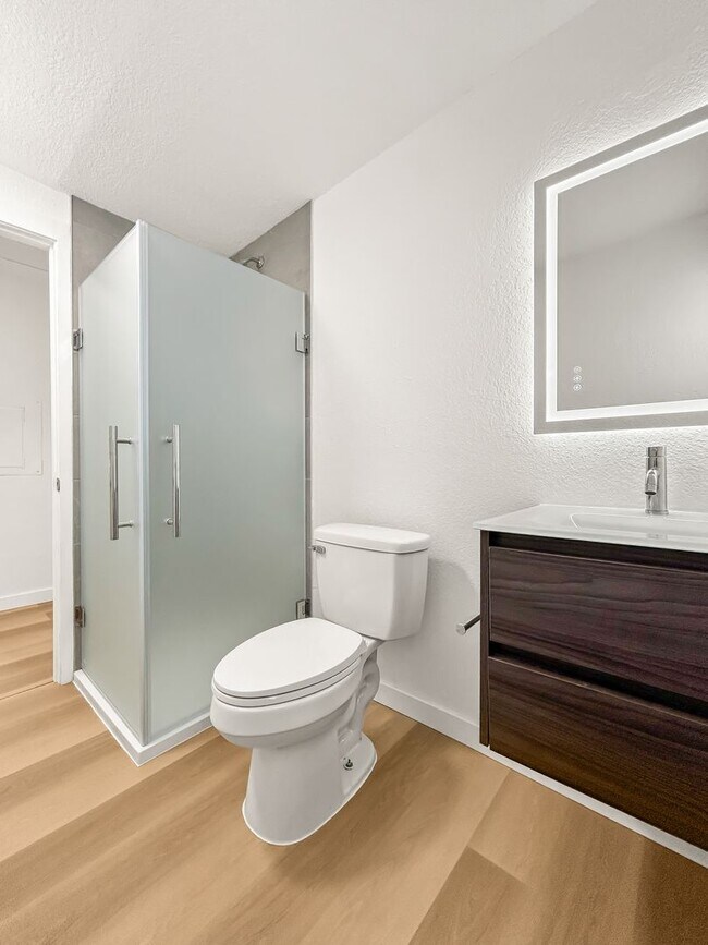 Building Photo - Beautifully Renovated 1 Bed | 1 Bath – Move-In Ready in the Heart of Clearwater!