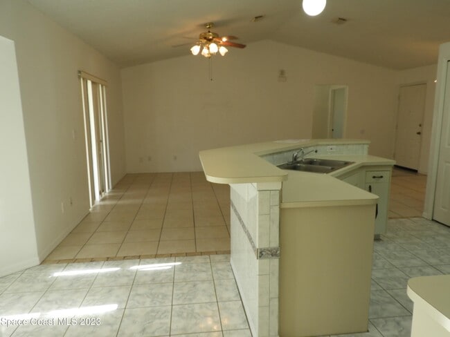 Building Photo - 1420 Denali St SE