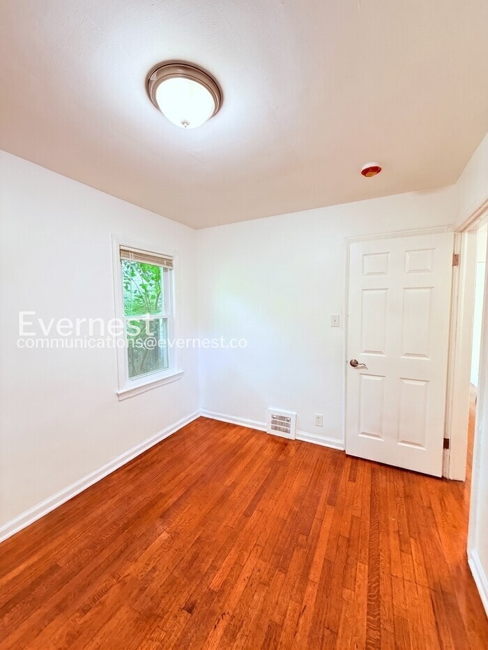 Building Photo - 10620 McKinney St