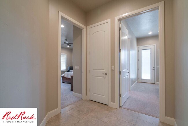Building Photo - Stunning 3 Bedroom Fully Furnished Home. C...