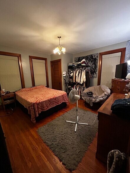 Building Photo - 32 W 4th St