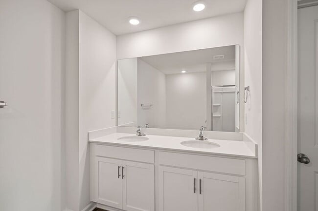 Building Photo - 171 Old Home Rd