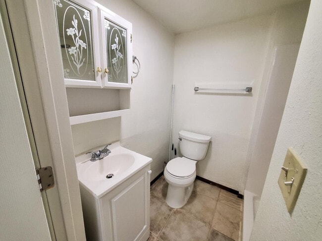 Building Photo - 515 S O'Leary St