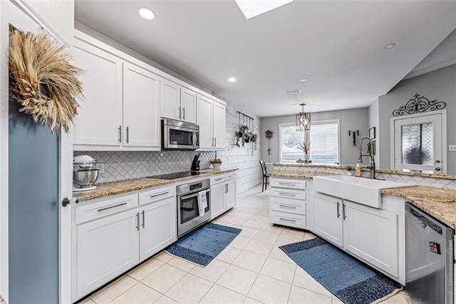 Building Photo - 1534 Wayside Dr