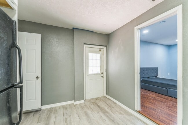 Building Photo - 465 Rio Grande Ln