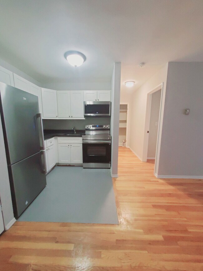 Building Photo - 637 Cove Rd